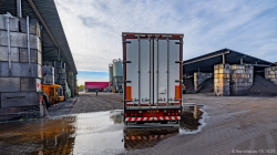 20251019-Tom-Holding-00606